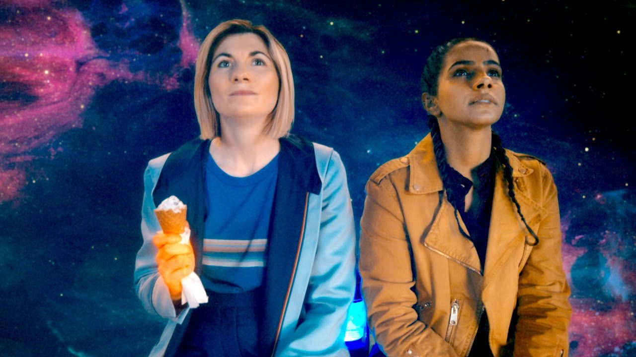 The Doctor and Yaz enjoy ice cream, as they sit atop the TARDIS and gaze at the Earth. And now I want ice cream… / Photo (and Ice Cream Craving) Credit – BBC Studios’ Doctor Who
